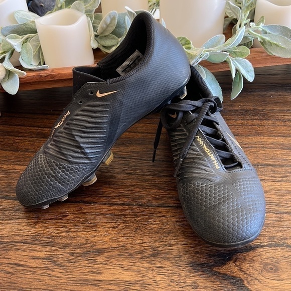 Nike Kids Soccer Cleats Black and Gold - Picture 3 of 6